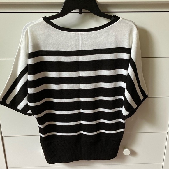 💘NWOT AB STUDIO WOMENS SIZE SMALL BLACK & WHITE STRIPED DOLMAN SWEATER - Picture 3 of 14